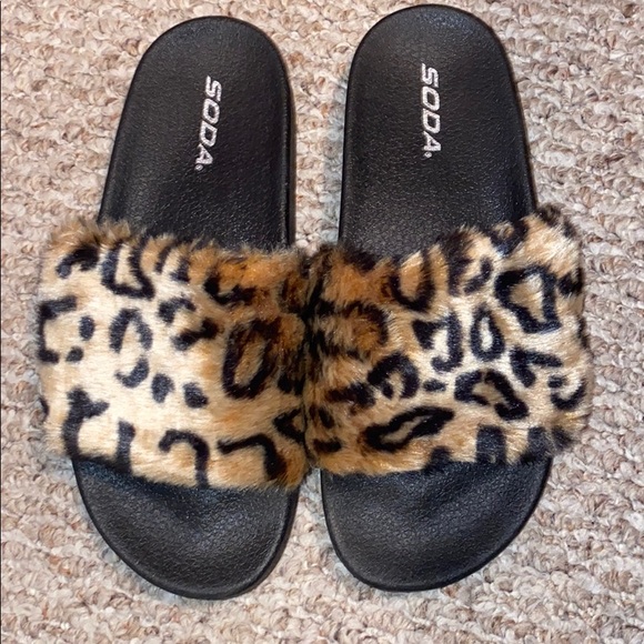 Faux Fur Sandals - Picture 1 of 3